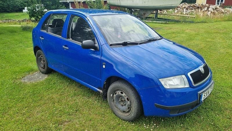 Blå Begagnad 2002 Skoda Fabia Halvkombi | 9 500 kr (Bra pris) - Bild 1/4