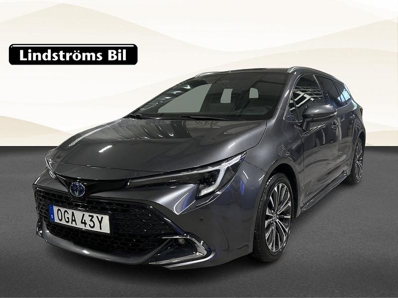 Grå Begagnad 2024 Toyota Corolla Style Kombi | 379 500 kr (Dyr) - Bild 1/3