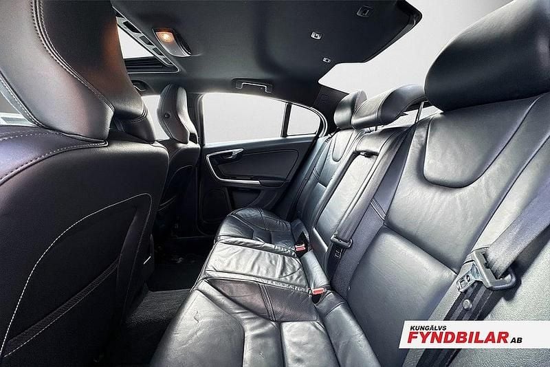 Begagnad Volvo S60 R-Design 114 HK (83 kW) 2014 Vit Sedan