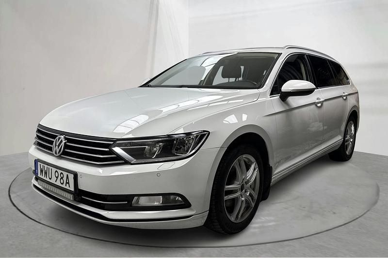 Vit Begagnad 2019 VW Passat | 160 000 kr (Bra pris) - Bild 1/4