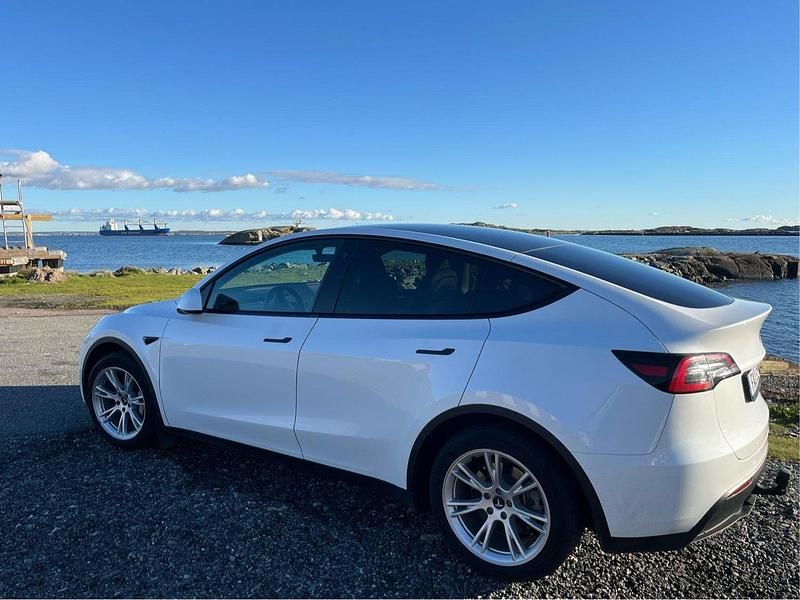 Begagnad 2022 Tesla Model Y RWD SUV | 369 000 kr (Dyr) - Bild 1/4