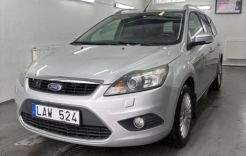 Grå Begagnad 2010 Ford Focus Titanium Kombi | 44 900 kr (Bra pris) - Bild 1/4