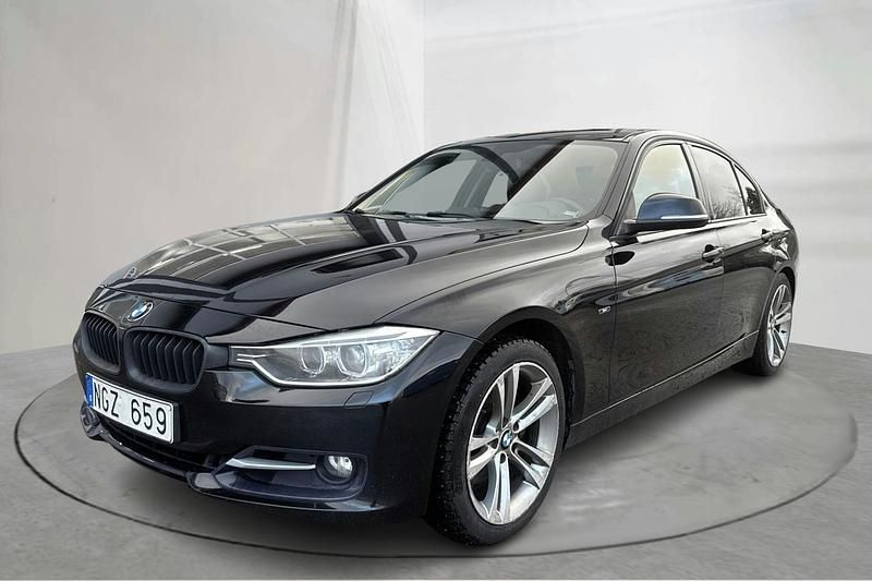 Svart Begagnad 2013 BMW 328 Sport Line Sedan | 125 000 kr (Bra pris) - Bild 1/4