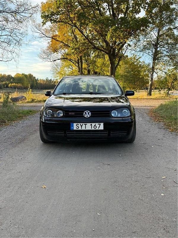 Svart Begagnad 2002 VW Golf IV GTI Halvkombi | 85 000 kr - Bild 1/4