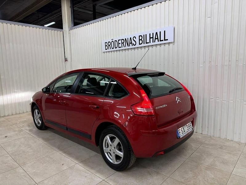 Begagnad Citroën C4 109 HK (80 kW) 2010 Röd Halvkombi
