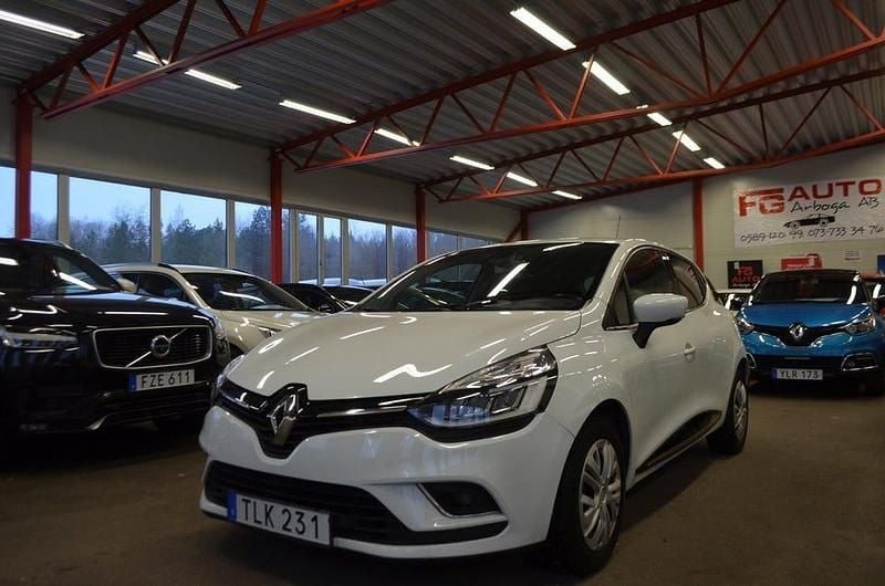 Begagnad Renault Clio IV Intens 90 HK (66 kW) 2018 Vit Halvkombi