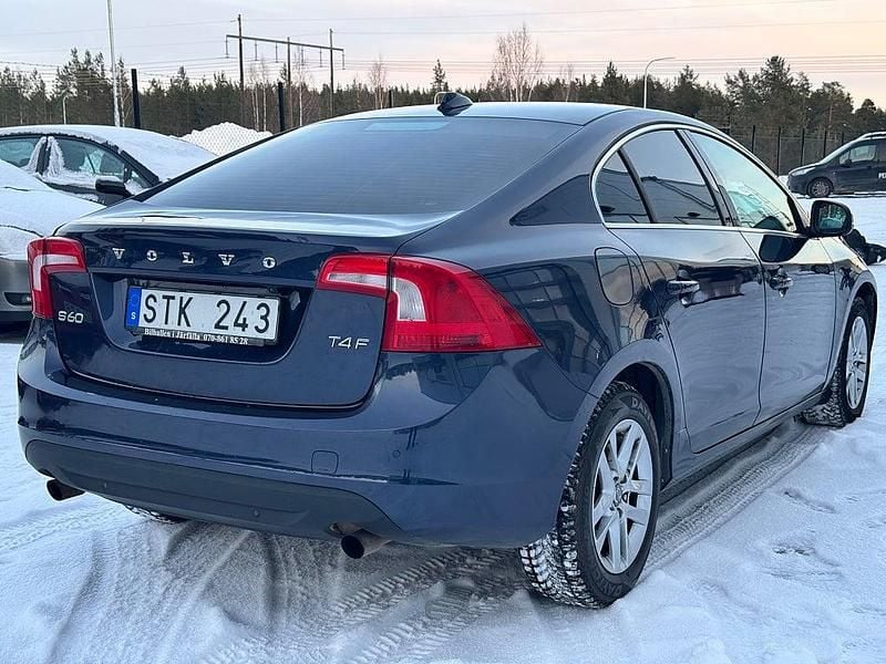 Begagnad Volvo S60 Summum 179 HK (131 kW) 2013 Blå Sedan