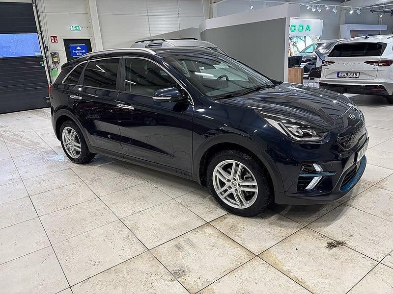 Begagnad Kia e-Niro 150 kW (204 HK) 2019 Blå SUV