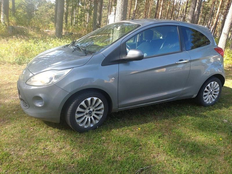 Grå Begagnad 2011 Ford Ka Titanium Halvkombi | 28 000 kr (Marknadspris) - Bild 1/1