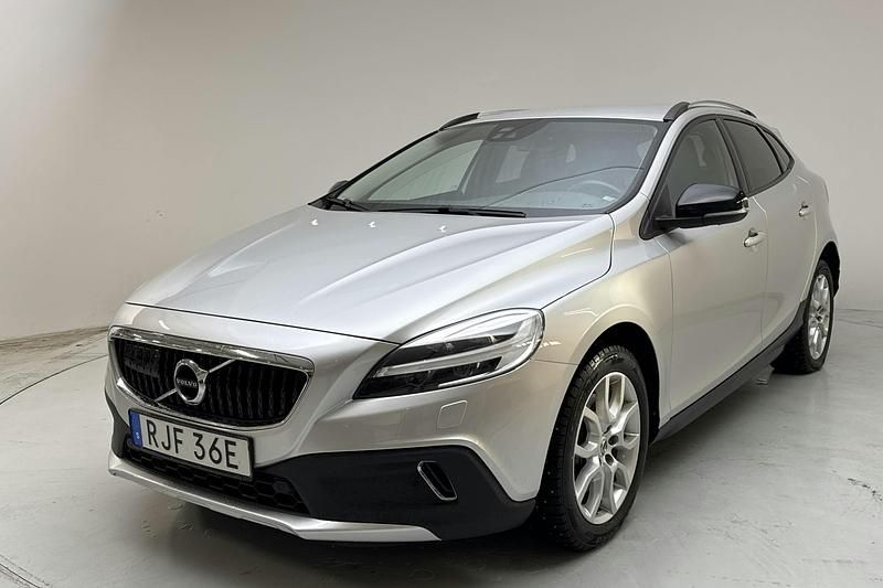 Silver Begagnad 2019 Volvo V40 CC Plus Kombi | 235 000 kr (Marknadspris) - Bild 1/4