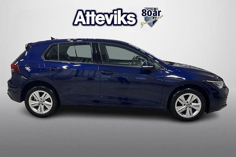 Begagnad VW Golf VIII 150 HK (110 kW) 2020 Mörkblå Halvkombi