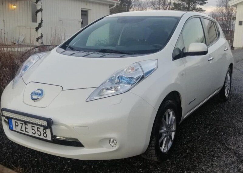 Vit Begagnad 2017 Nissan Leaf Halvkombi | 95 000 kr (Marknadspris) - Bild 1/1