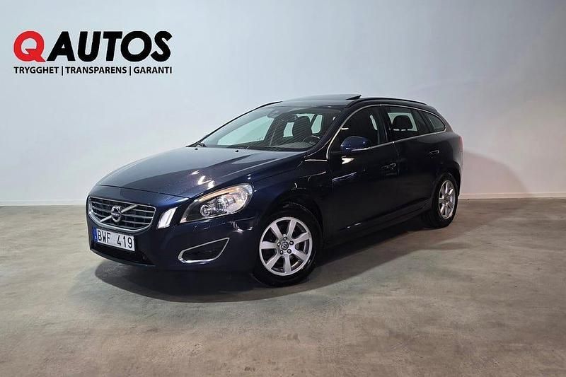 Blå Begagnad 2013 Volvo V60 Momentum Kombi | 94 900 kr (Marknadspris) - Bild 1/3