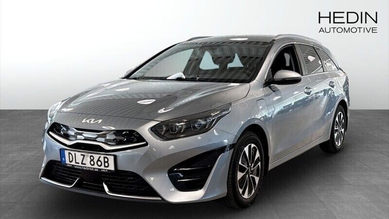 Grå (silver) Begagnad 2022 Kia Ceed Advance Kombi | 229 800 kr (Marknadspris) - Bild 1/4