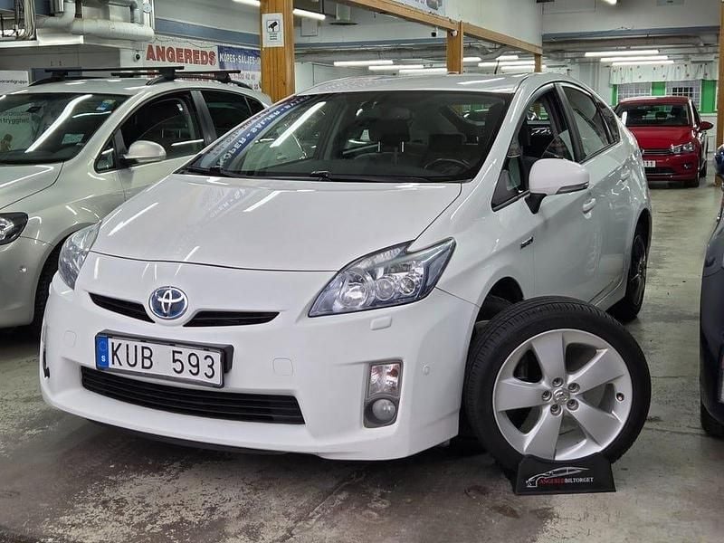 Begagnad Toyota Prius 136 HK (100 kW) 2010 Vit Halvkombi