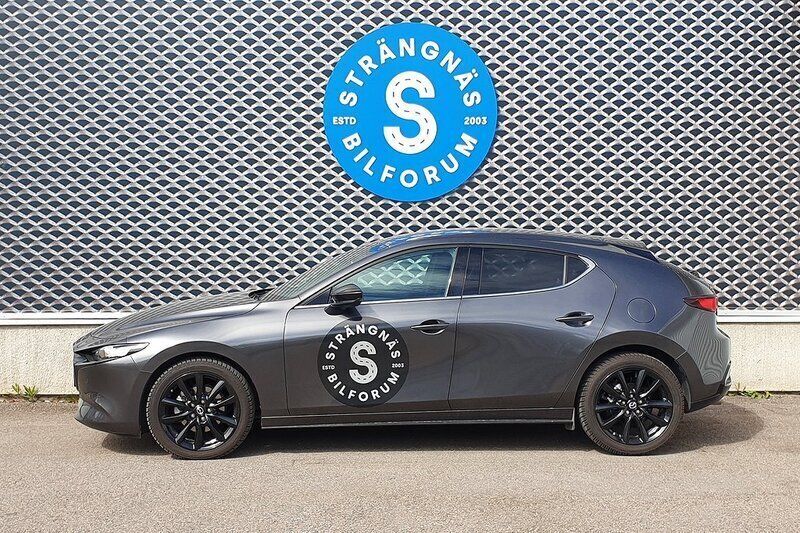 Grå (gråmetallic) Begagnad 2024 Mazda 3 Homura-Line Halvkombi | 305 000 kr - Bild 1/4