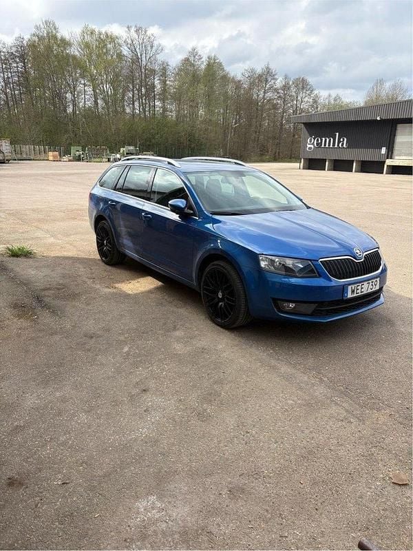 Blå Begagnad 2015 Skoda Octavia Elegance Kombi | 83 000 kr (Bra pris) - Bild 1/4