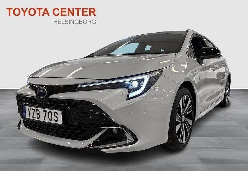 Grå Ny 2025 Toyota Corolla Style Kombi | 384 500 kr (Lite dyr) - Bild 1/4