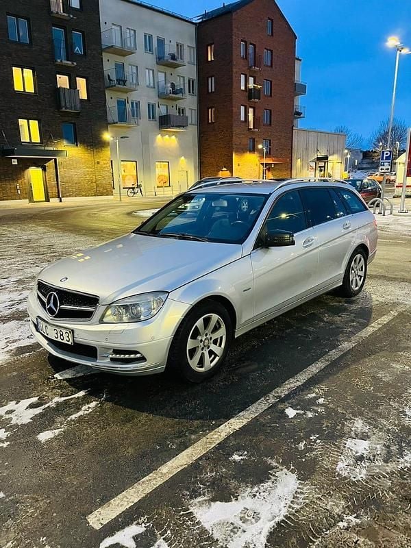 Begagnad Mercedes C180 156 HK (114 kW) 2011