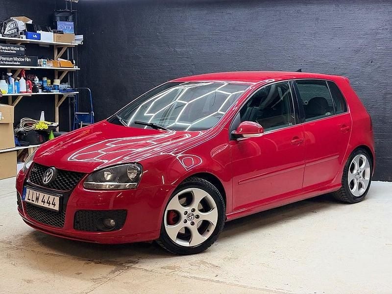 Begagnad VW Golf V GTI 200 HK (147 kW) 2007 Röd Halvkombi