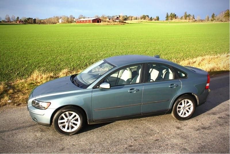 Begagnad 2005 Volvo S40 Sedan | 64 900 kr (Marknadspris) - Bild 1/4