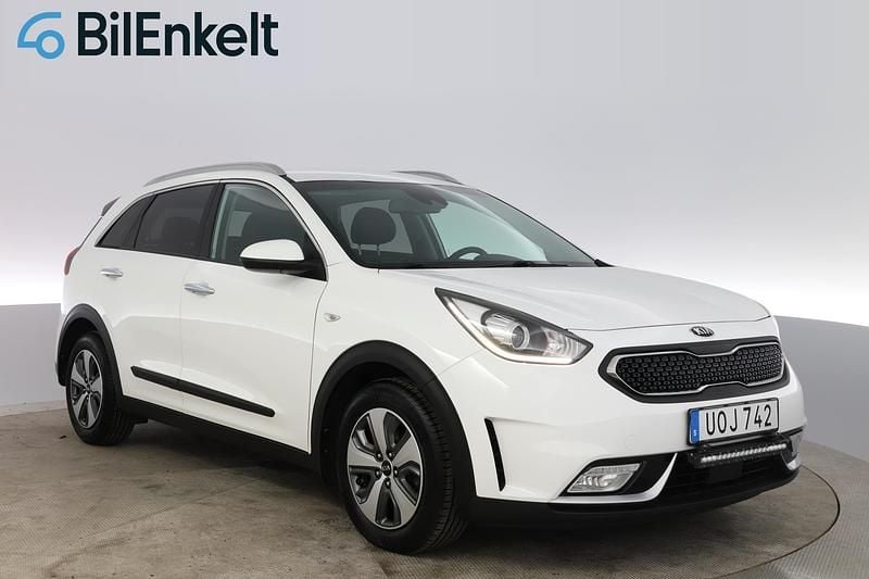 Vit Begagnad 2018 Kia Niro Advance SUV | 178 800 kr (Marknadspris) - Bild 1/4