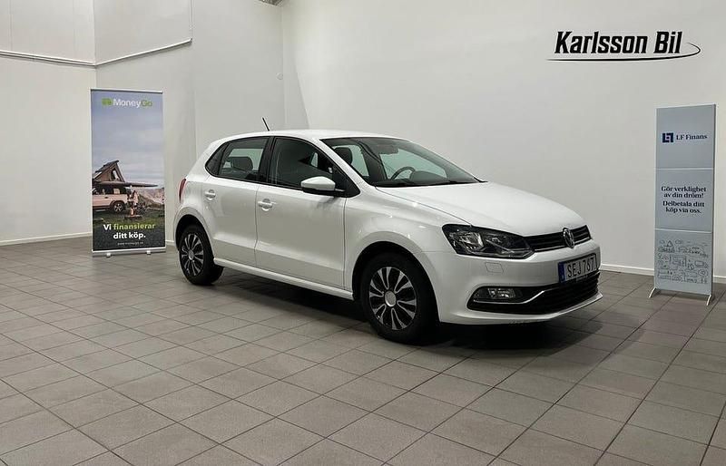 Vit Begagnad 2017 VW Polo S Halvkombi | 99 900 kr (Marknadspris) - Bild 1/4