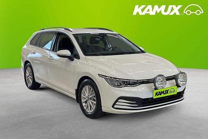 Vit Begagnad 2022 VW Golf VIII Kombi | 264 700 kr (Marknadspris) - Bild 1/3