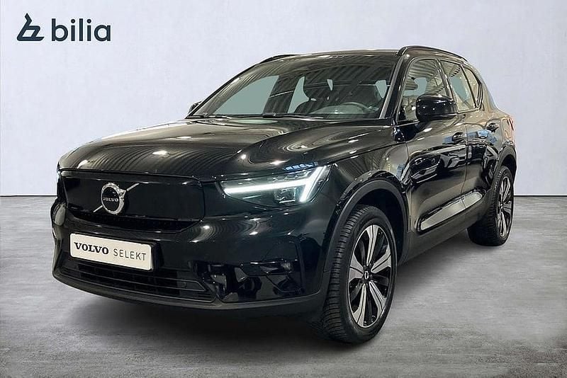 Svart Begagnad 2022 Volvo XC40 Plus SUV | 339 900 kr - Bild 1/3