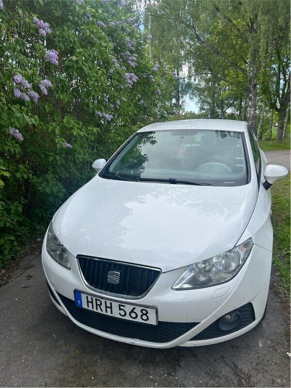 Vit Begagnad 2009 Seat Ibiza Style Halvkombi | 27 000 kr (Marknadspris) - Bild 1/4