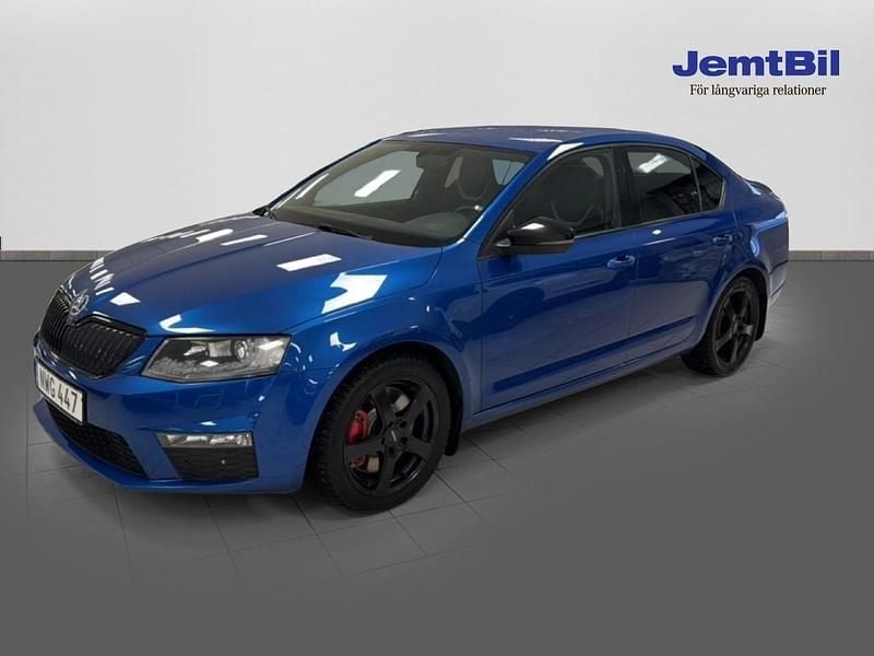 Blå Begagnad 2015 Skoda Octavia RS Halvkombi | 129 000 kr (Marknadspris) - Bild 1/4