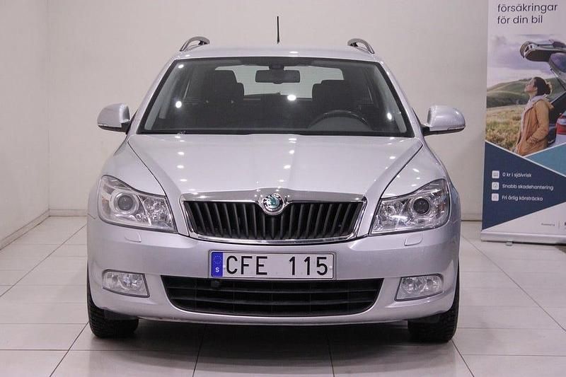 Begagnad Skoda Octavia Elegance 160 HK (117 kW) 2011 Silver Kombi
