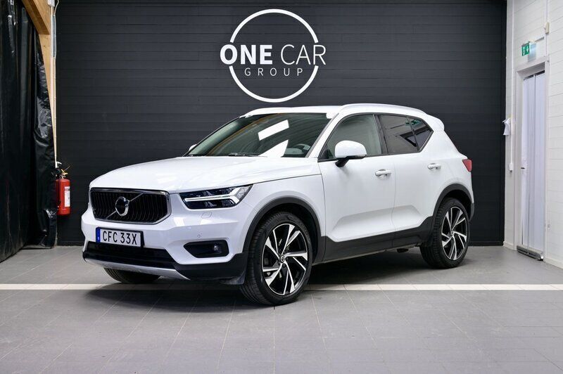 Vit Begagnad 2020 Volvo XC40 SUV | 358 900 kr (Lite dyr) - Bild 1/4