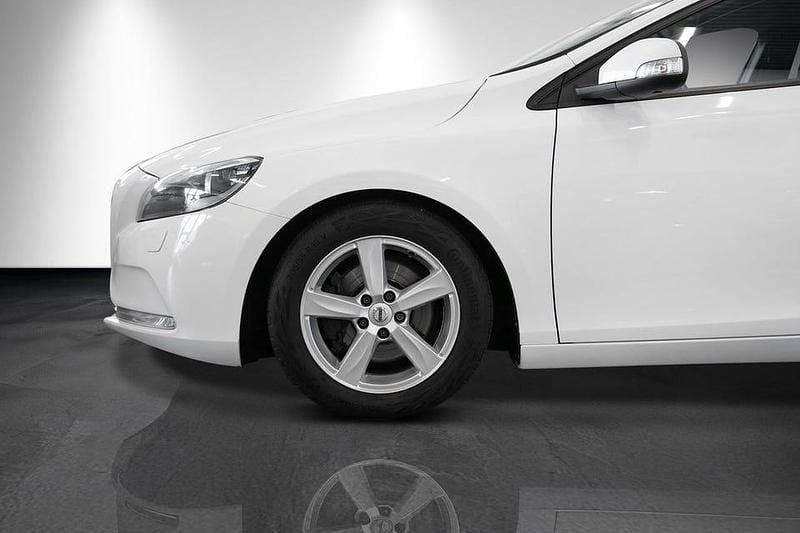 Begagnad Volvo V40 116 HK (85 kW) 2014 Vit Halvkombi