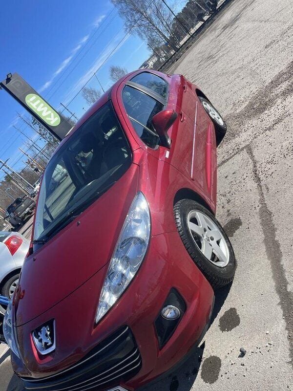 Röd Begagnad 2010 Peugeot 207 Halvkombi | 40 999 kr (Marknadspris) - Bild 1/4