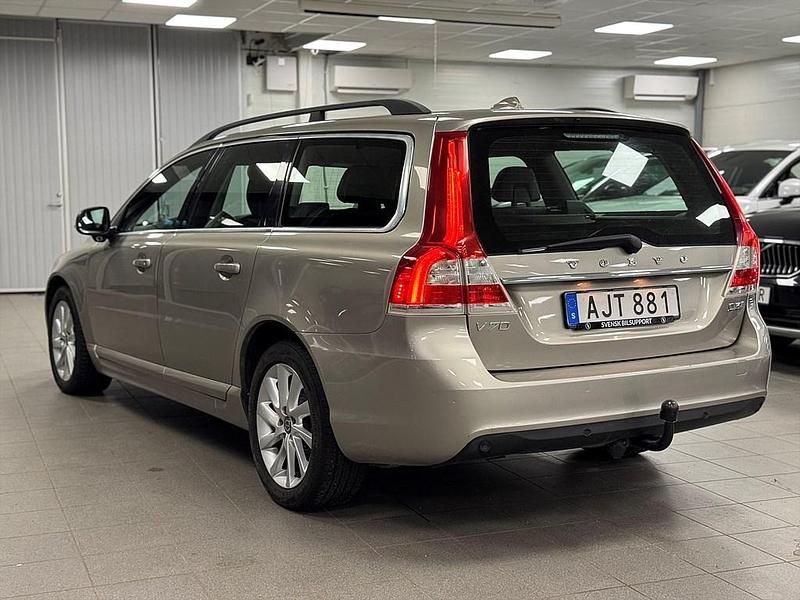 Begagnad Volvo V70 Momentum 151 HK (111 kW) 2016 Brun Kombi