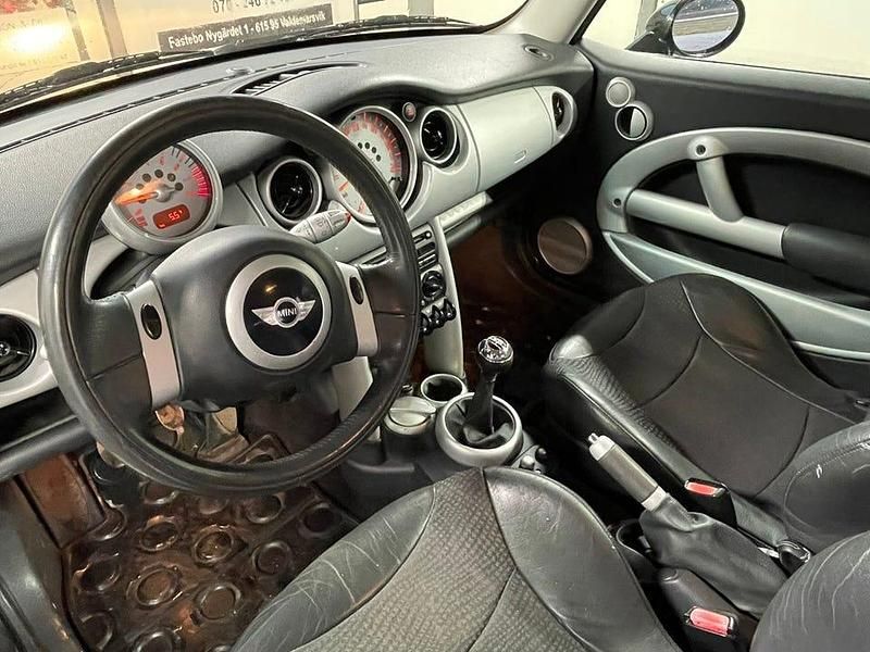 Begagnad 2002 Mini Cooper Halvkombi | 19 000 kr (Marknadspris) - Bild 1/4
