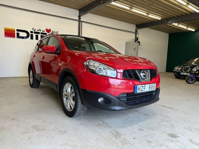 Röd Begagnad 2011 Nissan Qashqai +2 SUV | 89 500 kr (Lite dyr) - Bild 1/4