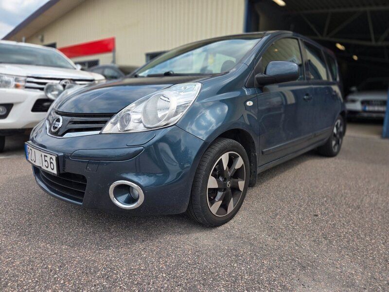 Mörkblå Begagnad 2013 Nissan Note Minibuss | 58 000 kr (Marknadspris) - Bild 1/2