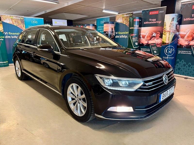 Svart Begagnad 2016 VW Passat Kombi | 119 900 kr (Marknadspris) - Bild 1/4
