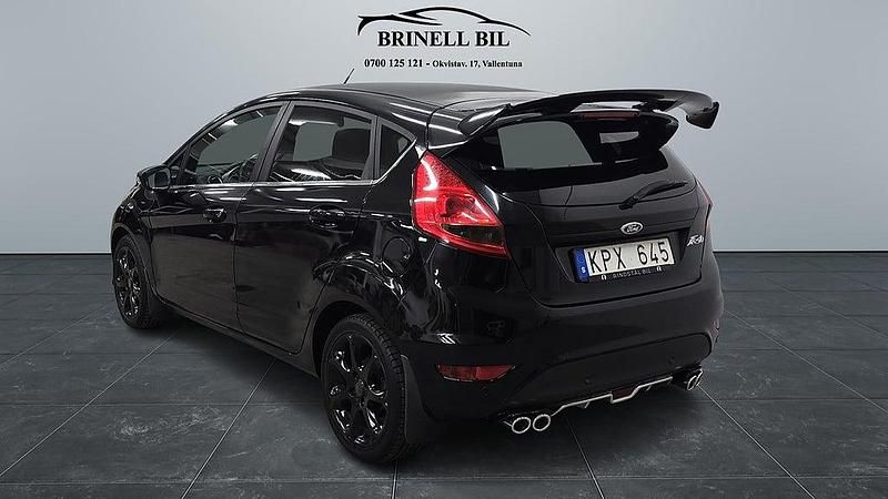 Begagnad Ford Fiesta 83 HK (61 kW) 2012 Svart Halvkombi