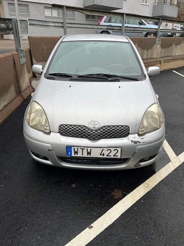 Begagnad 2005 Toyota Yaris Halvkombi | 15 000 kr (Bra pris) - Bild 1/4