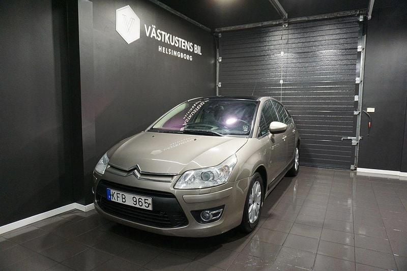 Ljusbrun Begagnad 2010 Citroën C4 Halvkombi | 47 900 kr (Lite dyr) - Bild 1/4