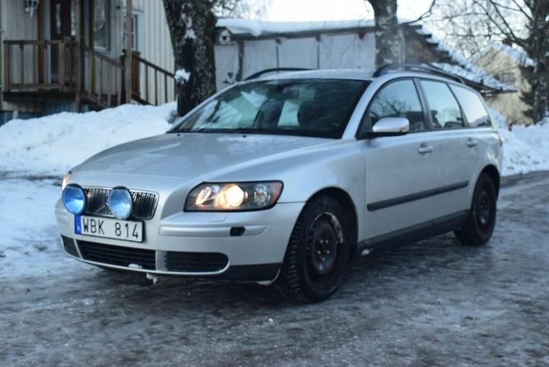 Begagnad Volvo V50 140 HK (102 kW) 2005 Grå Kombi