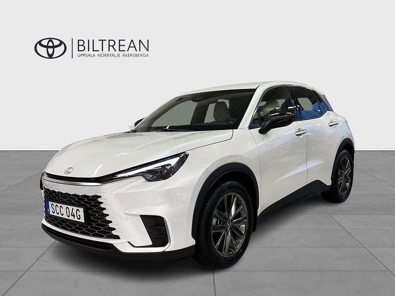 Vit Begagnad 2025 Lexus LBX SUV | 349 900 kr (Marknadspris) - Bild 1/3