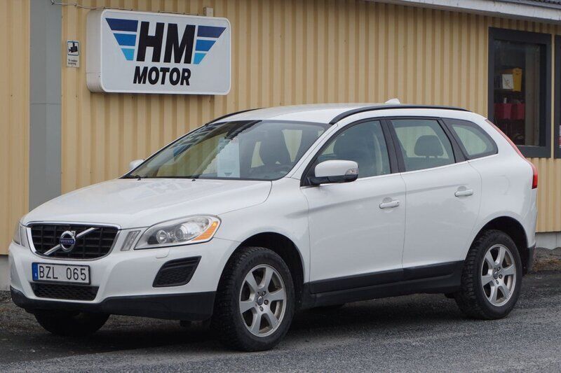 Vit Begagnad 2013 Volvo XC60 Momentum SUV | 119 900 kr (Marknadspris) - Bild 1/4