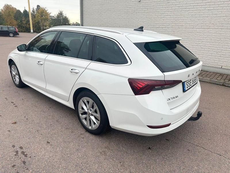 Begagnad Skoda Octavia Style 204 HK (150 kW) 2022 Vit Kombi