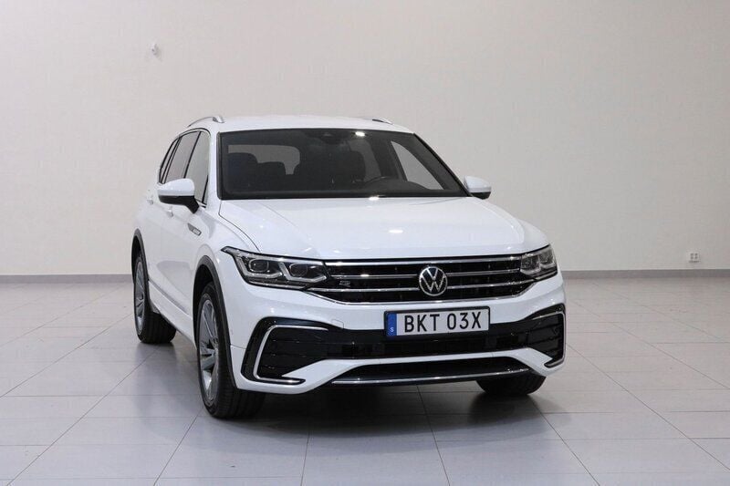 Vit Begagnad 2021 VW Tiguan Allspace R-line SUV | 389 900 kr (Lite dyr) - Bild 1/4