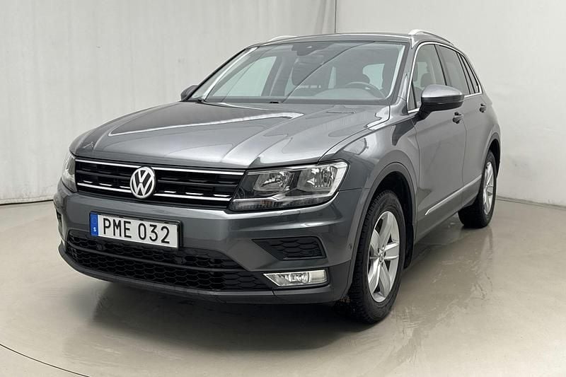 Silver Begagnad 2016 VW Tiguan SUV | 188 000 kr (Bra pris) - Bild 1/4