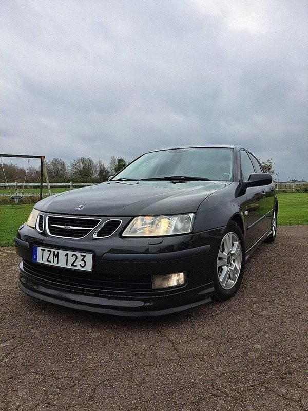 Grön Begagnad 2003 Saab 9-3 Aero Sedan | 29 000 kr (Marknadspris) - Bild 1/4